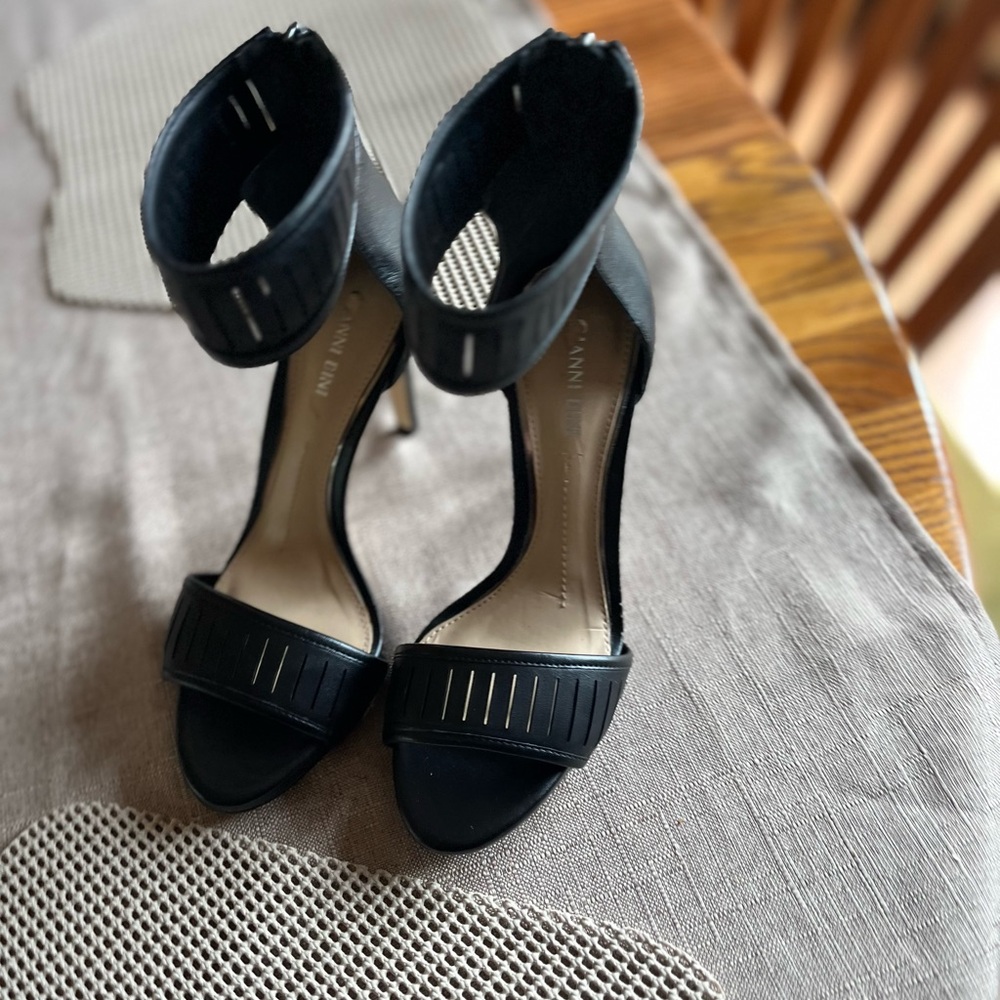 Gianni Bini Black Stiletto Heels with Textured Ankle Strap 8.5M EUC - Picture 5 of 14